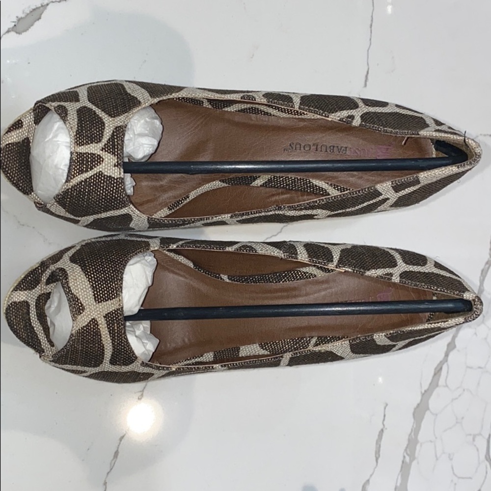 Giraffe print canvas platforms